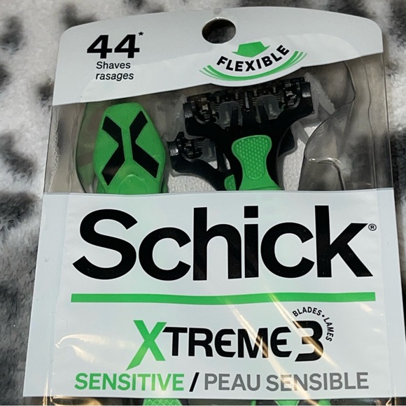 Schick Xtreme 3 Razors - Picture 2 of 7
